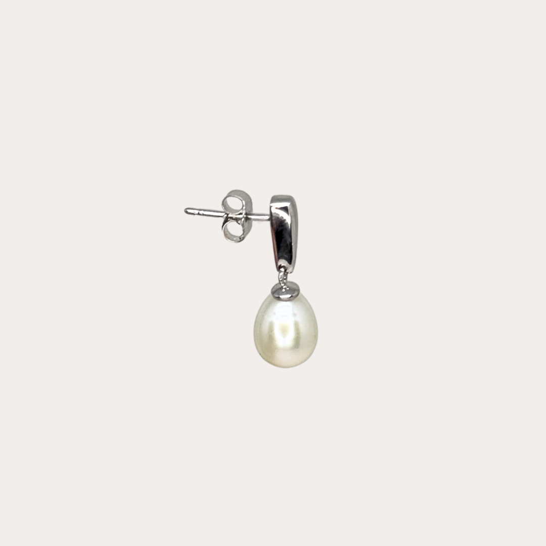 Drop Pearl Earring